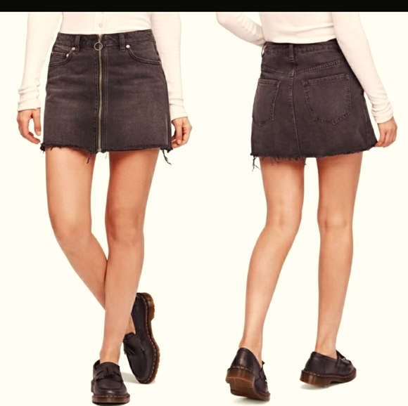 Free People Zip It Up denim maroon distressed miniskirt size 26 - Picture 3 of 12